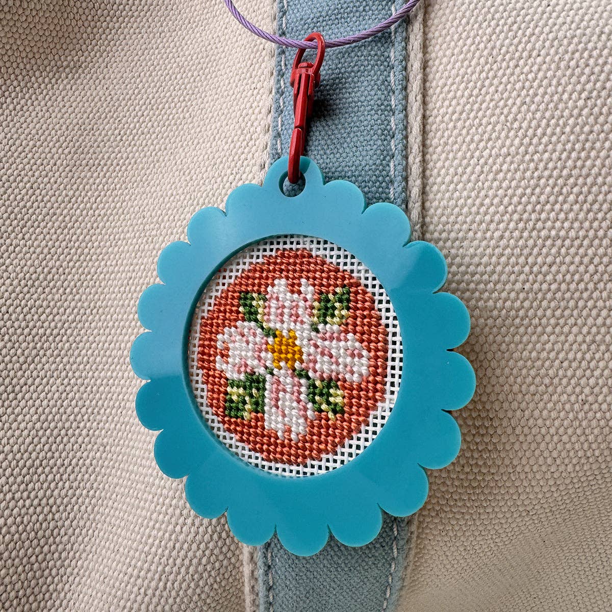 Bag Tag: Small Scallop Round