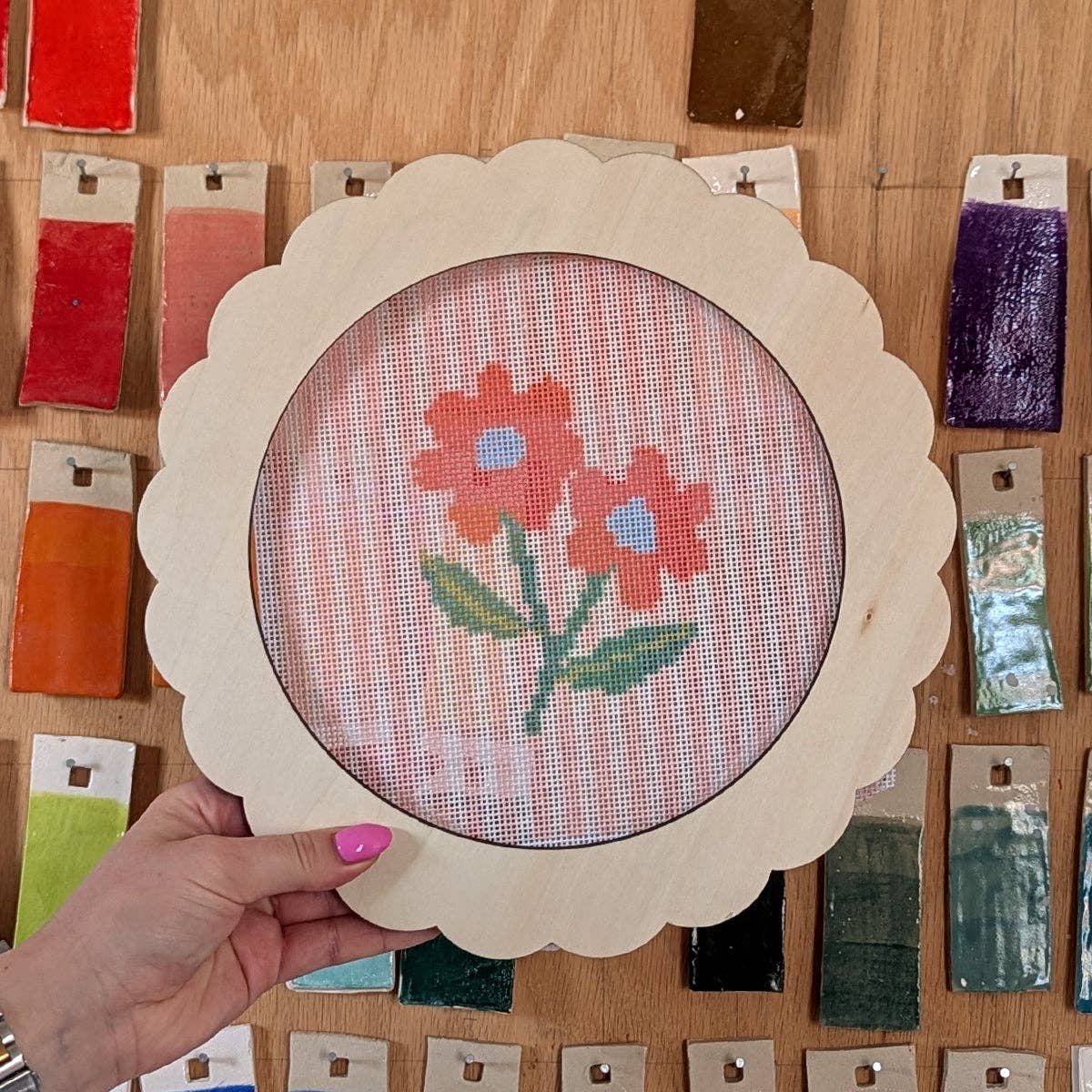 Scallop 11" Round Needlepoint Frame
